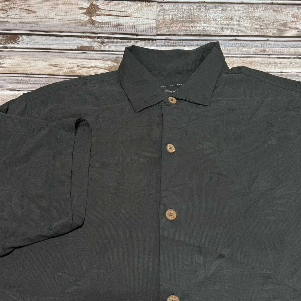 Tommy Bahama Button Up Shirt Mens Medium Black Silk Floral Jacquard Short Sleeve